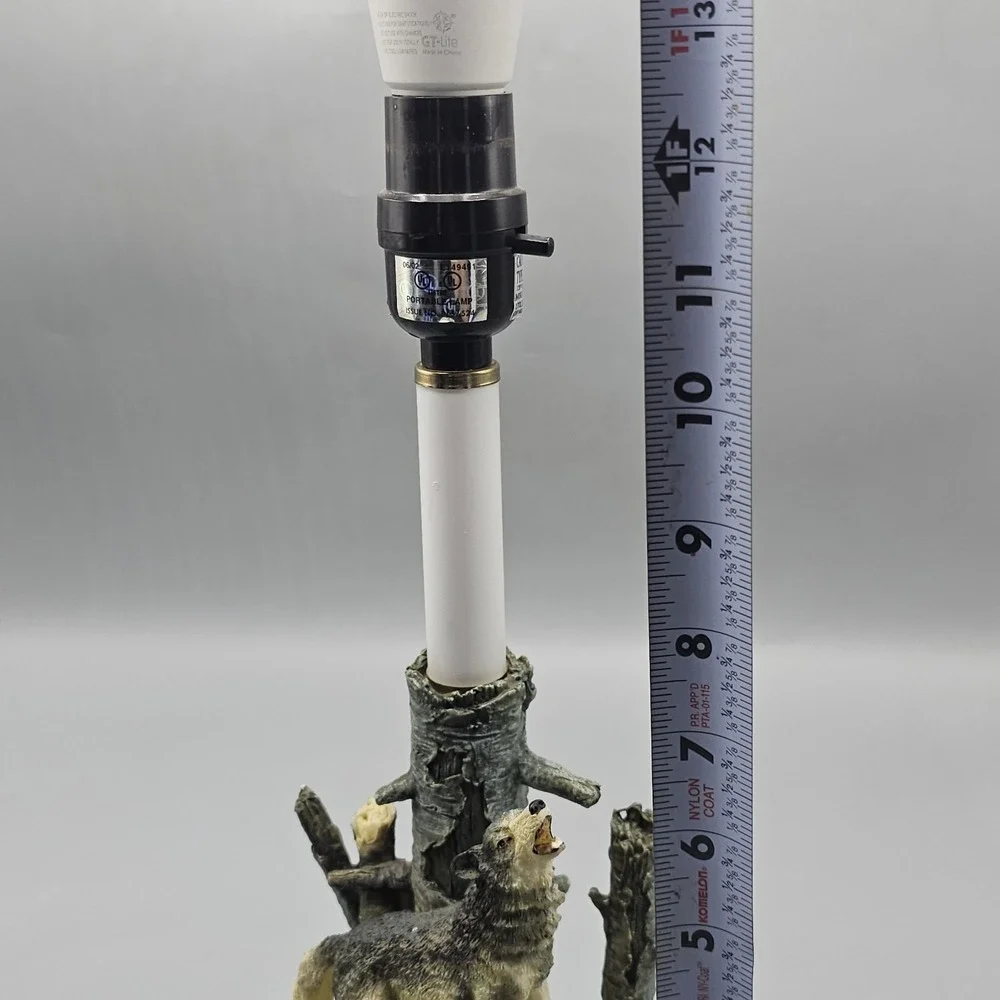 Vintage North American Denizen of Twilight Wolf Table Lamp Mancave Cabin Y2K